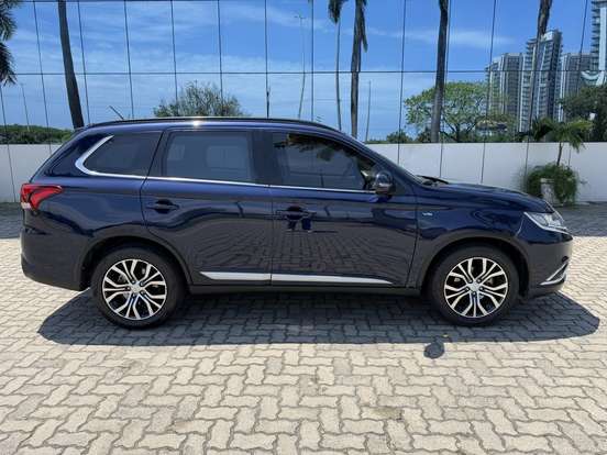 MITSUBISHI-OUTLANDER-3.0 GT 4X4 V6 24V GASOLINA 4P AUTOMÁTICO MITSUBISHI-OUTLANDER-2015