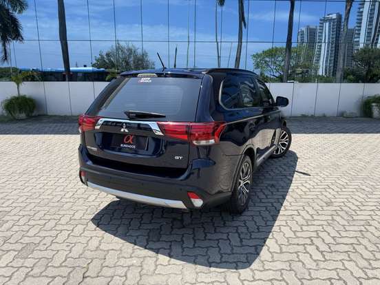 MITSUBISHI-OUTLANDER-2015