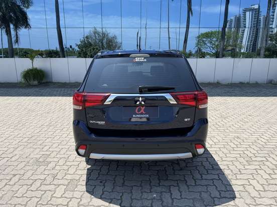 MITSUBISHI-OUTLANDER-3.0 GT 4X4 V6 24V GASOLINA 4P AUTOMÁTICO MITSUBISHI-OUTLANDER-2015