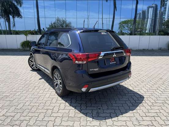 MITSUBISHI-OUTLANDER-3.0 GT 4X4 V6 24V GASOLINA 4P AUTOMÁTICO MITSUBISHI-OUTLANDER-2015
