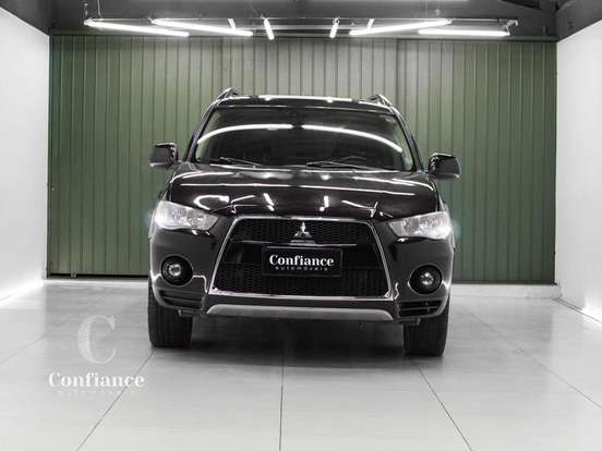 MITSUBISHI-OUTLANDER-2011