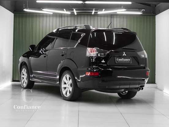 MITSUBISHI-OUTLANDER-2011