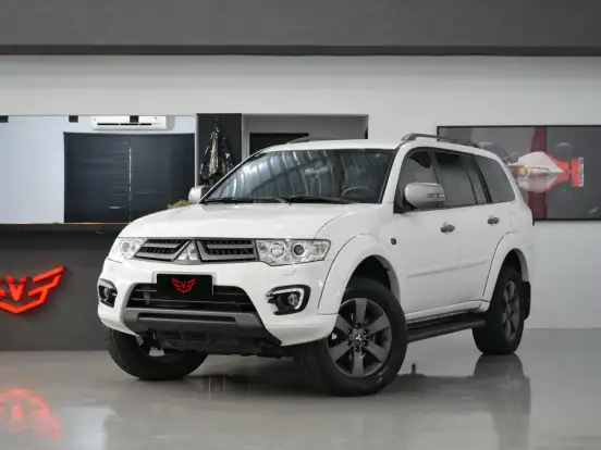 MITSUBISHI-PAJERO-3.2 HPE 4X4 7 LUGARES 16V TURBO INTERCOOLER DIESEL 4P AUTOMÁTICO MITSUBISHI-PAJERO-2015
