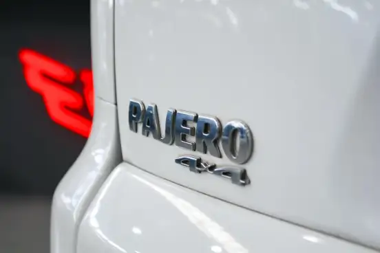 MITSUBISHI-PAJERO-2015