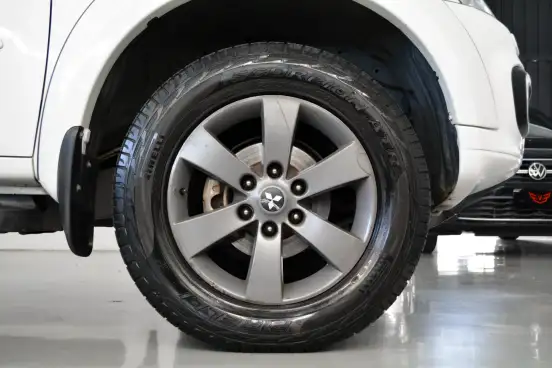 MITSUBISHI-PAJERO-3.2 HPE 4X4 7 LUGARES 16V TURBO INTERCOOLER DIESEL 4P AUTOMÁTICO MITSUBISHI-PAJERO-2015