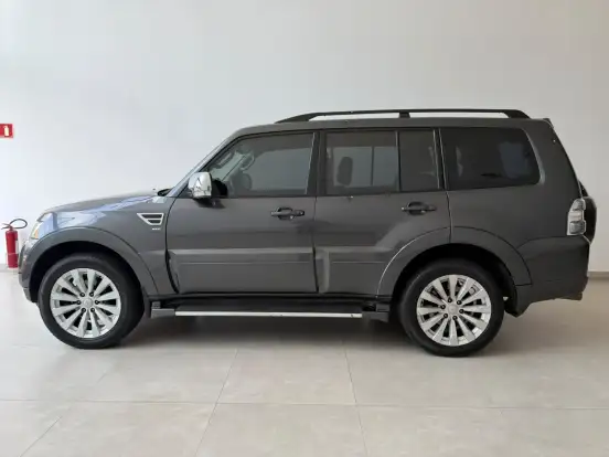 MITSUBISHI-PAJERO-3.2 HPE 4X4 7 LUGARES 16V TURBO INTERCOOLER DIESEL 4P AUTOMÁTICO MITSUBISHI-PAJERO-2015