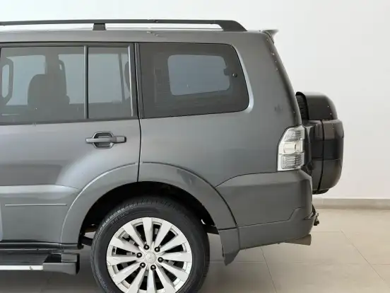 MITSUBISHI-PAJERO-2015