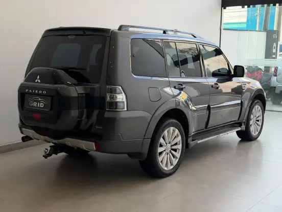 MITSUBISHI-PAJERO-2015