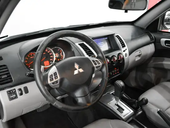 MITSUBISHI-PAJERO DAKAR-3.2 HPE 4X4 7 LUGARES 16V TURBO INTERCOOLER DIESEL 4P AUTOMÁTICO MITSUBISHI-PAJERO DAKAR-2015