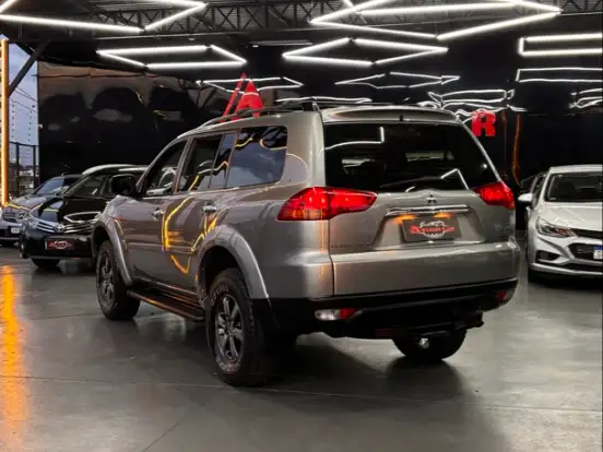 MITSUBISHI-PAJERO DAKAR-3.5 HPE 7 LUGARES 4X4 V6 24V FLEX 4P AUTOMÁTICO MITSUBISHI-PAJERO DAKAR-2011