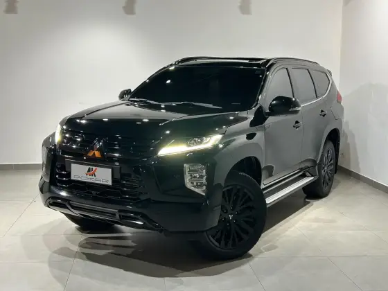 MITSUBISHI PAJERO SPORT 2.4 16V MIVEC TURBO DIESEL LEGEND BLACK AWD AUTOMÁTICO