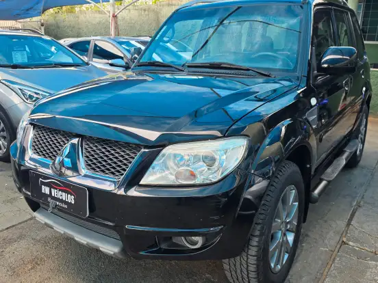 MITSUBISHI-PAJERO TR4-2.0 4X2 16V 140CV FLEX 4P AUTOMÁTICO MITSUBISHI-PAJERO TR4-2013
