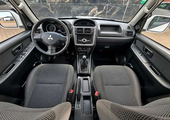 MITSUBISHI-PAJERO TR4-2012