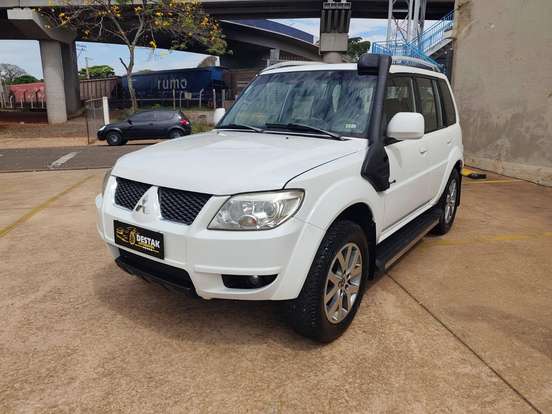 MITSUBISHI-PAJERO TR4-2.0 4X4 16V 140CV FLEX 4P AUTOMÁTICO MITSUBISHI-PAJERO TR4-2013