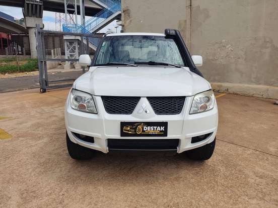 MITSUBISHI-PAJERO TR4-2013