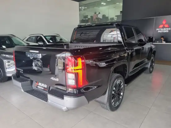 MITSUBISHI-TRITON-2025