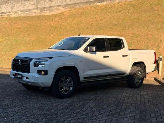 MITSUBISHI-TRITON-2.4 BITURBO DIESEL CD GLS 4X4 AUTOMÁTICO MITSUBISHI-TRITON-2025