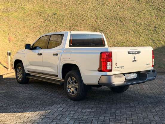 MITSUBISHI-TRITON-2.4 BITURBO DIESEL CD GLS 4X4 AUTOMÁTICO MITSUBISHI-TRITON-2025