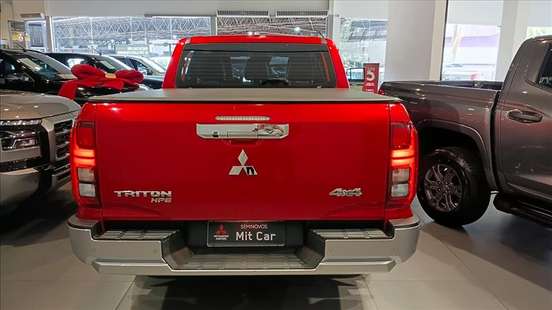 MITSUBISHI-TRITON-2025