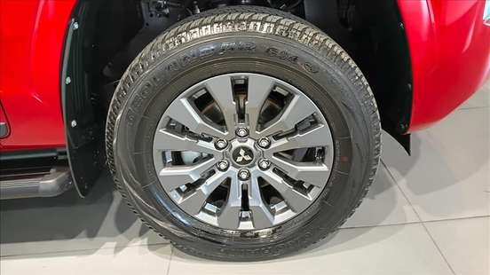 MITSUBISHI-TRITON-2025