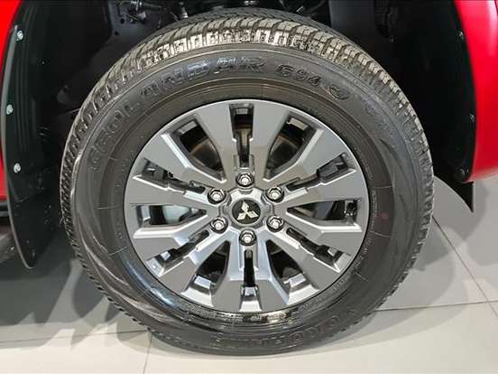 MITSUBISHI-TRITON-2.4 BITURBO DIESEL CD HPE 4X4 AUTOMÁTICO MITSUBISHI-TRITON-2025