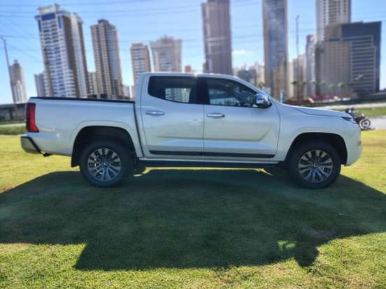 MITSUBISHI-TRITON-2025