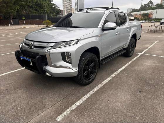 MITSUBISHI L200 TRITON 2.4 16V TURBO DIESEL GLS CD 4X4 AUTOMÁTICO