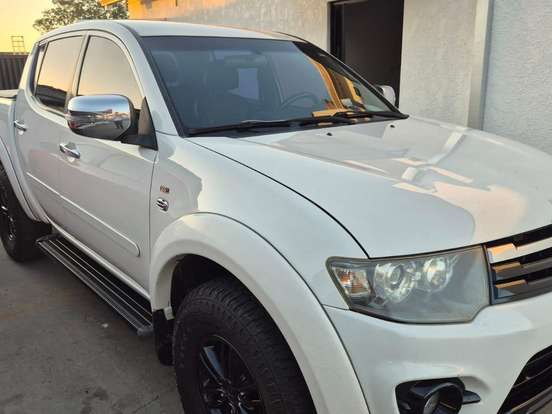 MITSUBISHI-L200 TRITON-3.2 HPE 4X4 CD 16V TURBO INTERCOOLER DIESEL 4P AUTOMÁTICO MITSUBISHI-L200 TRITON-2014