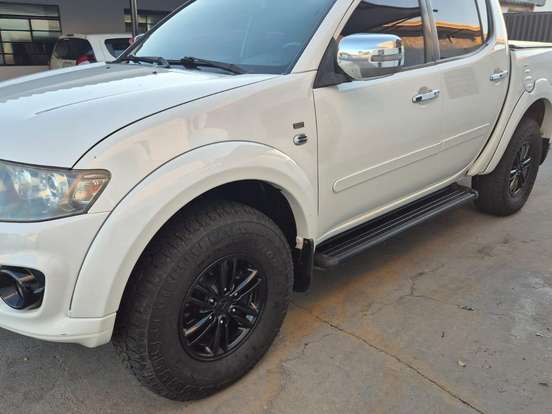 MITSUBISHI-L200 TRITON-3.2 HPE 4X4 CD 16V TURBO INTERCOOLER DIESEL 4P AUTOMÁTICO MITSUBISHI-L200 TRITON-2014
