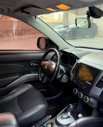 MITSUBISHI-OUTLANDER-2012
