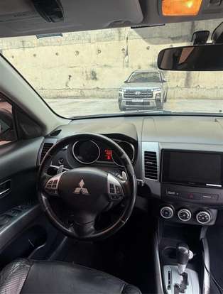 MITSUBISHI-OUTLANDER-2012