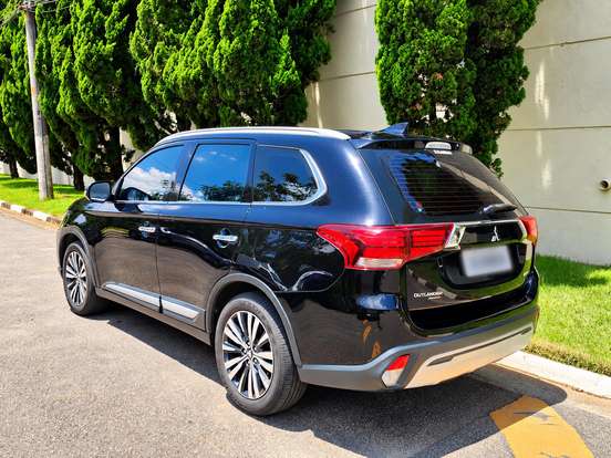 MITSUBISHI-OUTLANDER-2018