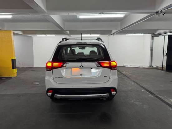 MITSUBISHI-OUTLANDER-3.0 GT 4X4 V6 24V GASOLINA 4P AUTOMÁTICO MITSUBISHI-OUTLANDER-2015