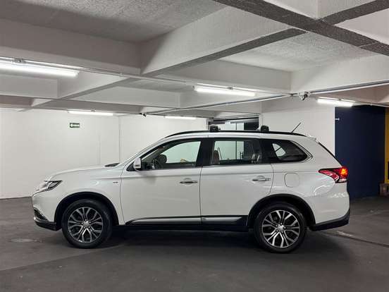 MITSUBISHI-OUTLANDER-3.0 GT 4X4 V6 24V GASOLINA 4P AUTOMÁTICO MITSUBISHI-OUTLANDER-2015