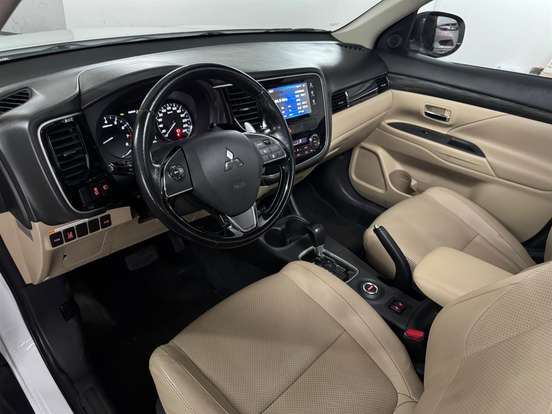 MITSUBISHI-OUTLANDER-3.0 GT 4X4 V6 24V GASOLINA 4P AUTOMÁTICO MITSUBISHI-OUTLANDER-2015