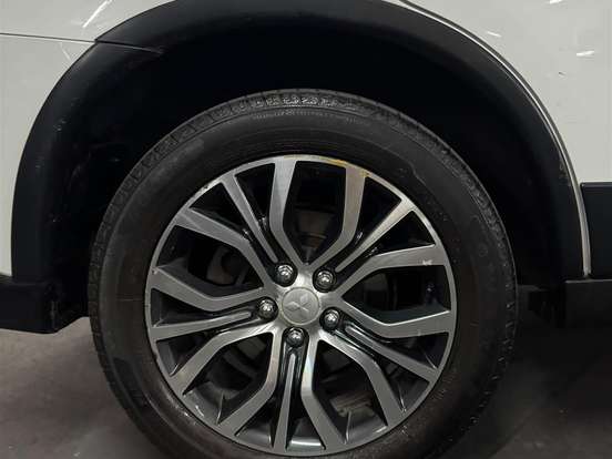 MITSUBISHI-OUTLANDER-3.0 GT 4X4 V6 24V GASOLINA 4P AUTOMÁTICO MITSUBISHI-OUTLANDER-2015
