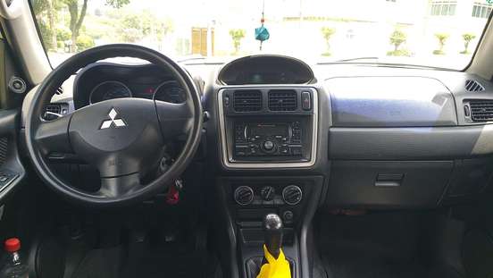 MITSUBISHI-PAJERO TR4-2011