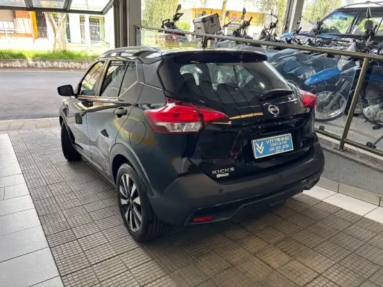 NISSAN-KICKS-2020