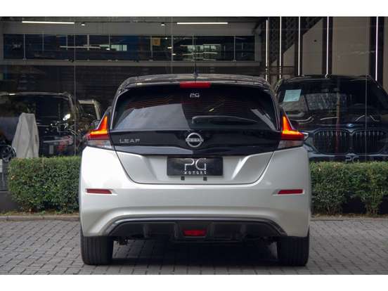 NISSAN-LEAF-2022
