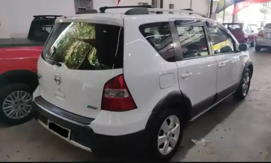NISSAN-LIVINA-2013