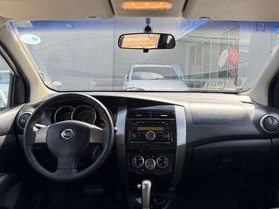 NISSAN-LIVINA-1.8 SL 16V FLEX 4P AUTOMÁTICO NISSAN-LIVINA-2011