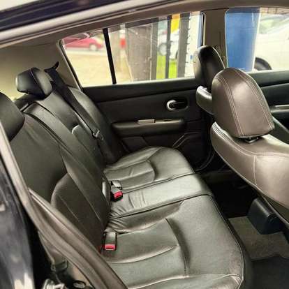 NISSAN-TIIDA-2010