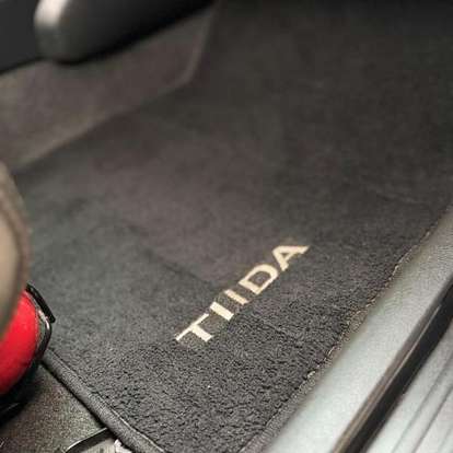 NISSAN-TIIDA-2010