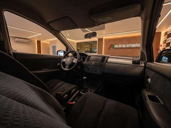 NISSAN-TIIDA-2011