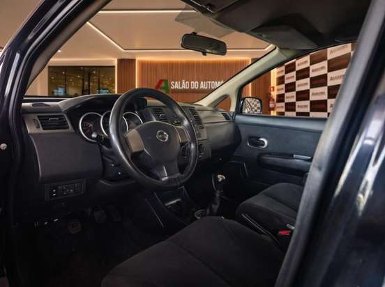 NISSAN-TIIDA-2011
