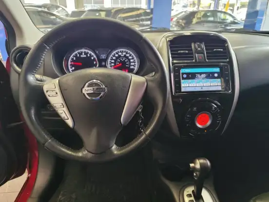 NISSAN-VERSA-2017