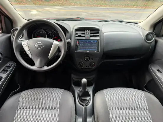 NISSAN-VERSA-2019