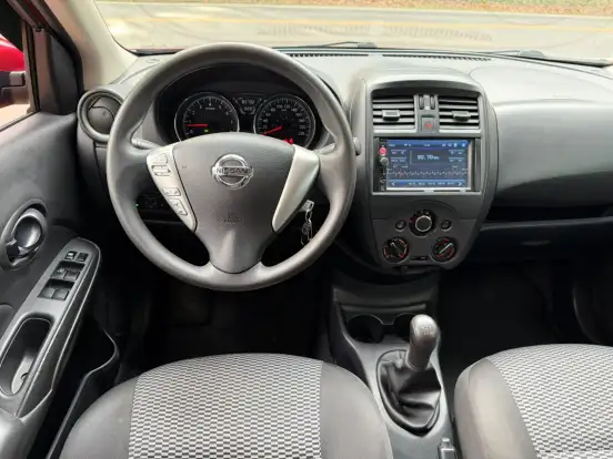 NISSAN-VERSA-2019