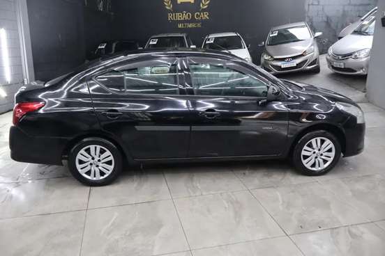NISSAN-VERSA-2018