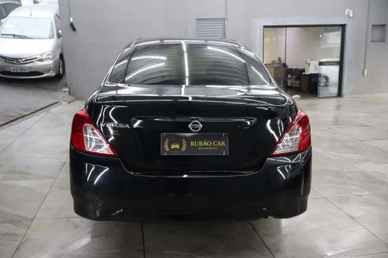 NISSAN-VERSA-2018